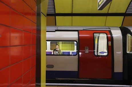 London-underground-train-001